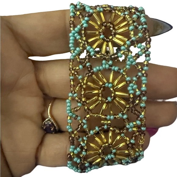 Jewelry - VINTAGE Hand Beaded Star Burst Blue + Gold Bracelet 7.5”